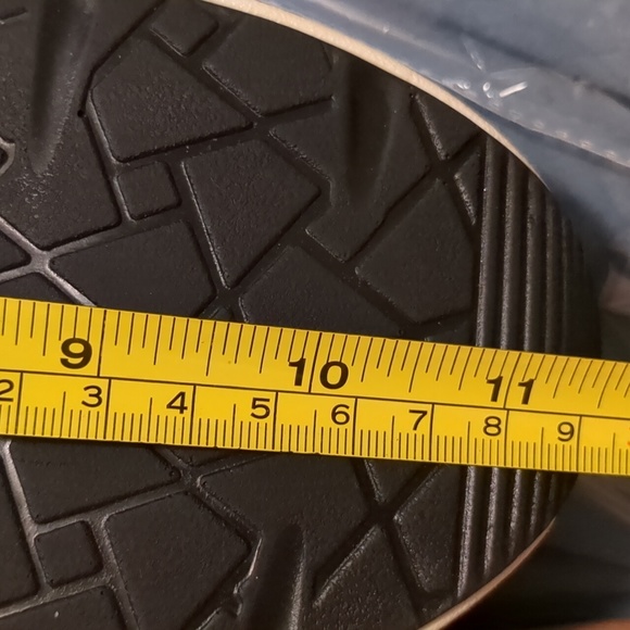 TraQ by Algeria sneakers. Womens size 10 - Picture 14 of 15